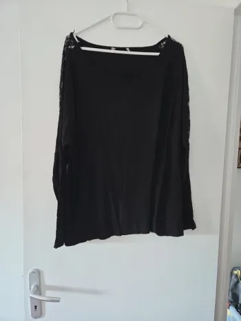 Tee-shirt manche longue femme noir avec dentelle TBE taille XXL