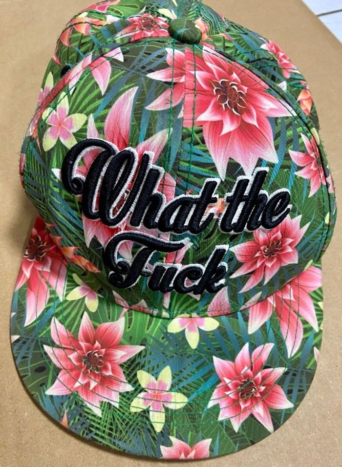 Casquette motif tropical marque what the fuck TU