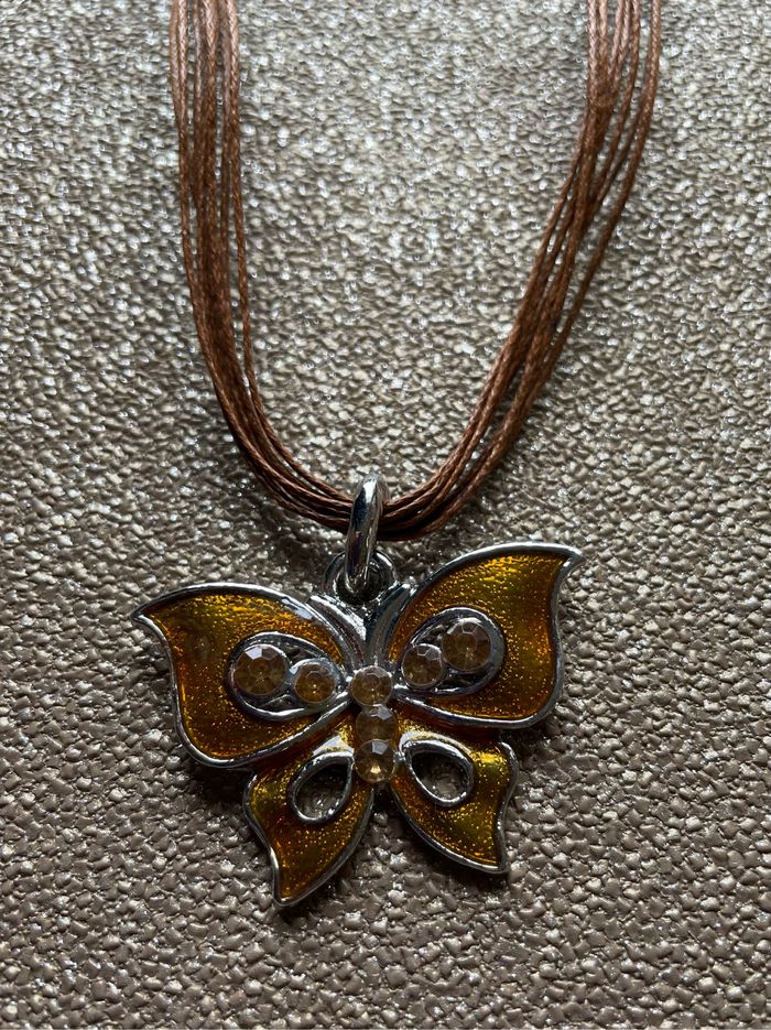 Collier papillon