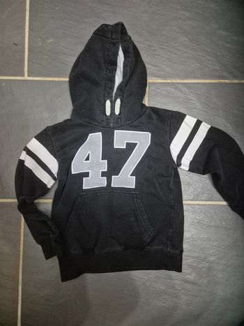 Sweat noir a capuche