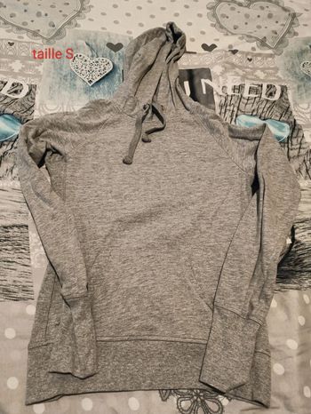 Sweat à capuche taille S