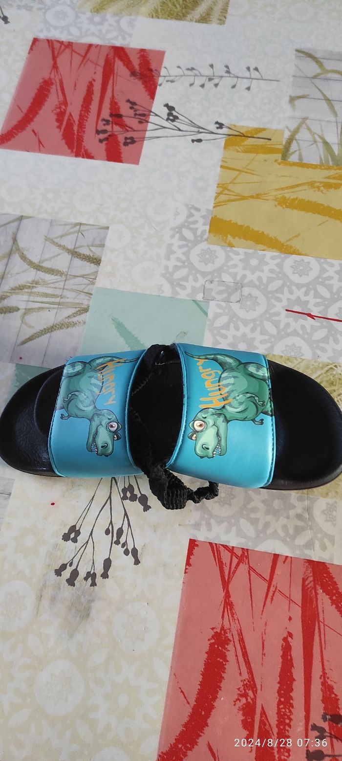 Claquettes dinosaure Amazon 32/33 - photo numéro 2