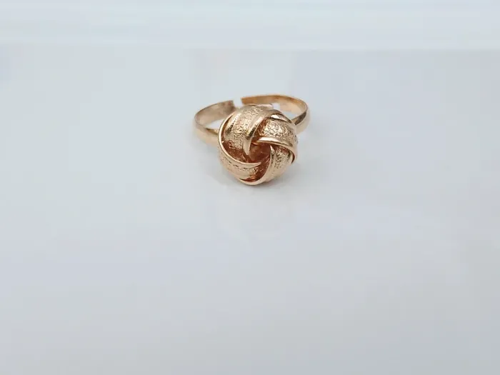 Bague dorée en acier inoxydable – design nœud tendance
