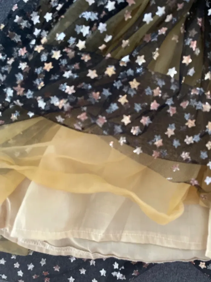 Robe noire avec dentelles jaune et étoiles - 3 ans - photo numéro 2