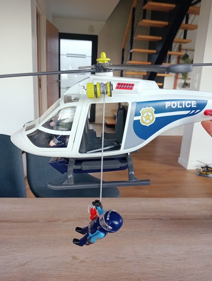 Playmobil 6921 Hélicoptère de Police avec son projecteur de recherche - photo numéro 4