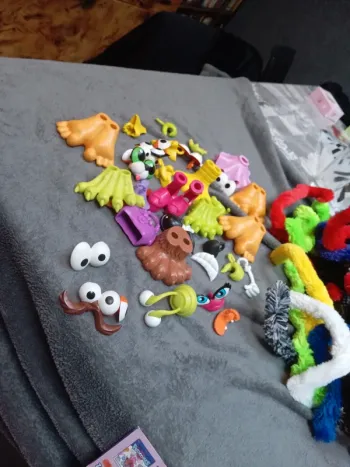 Lot fuzzoodles
