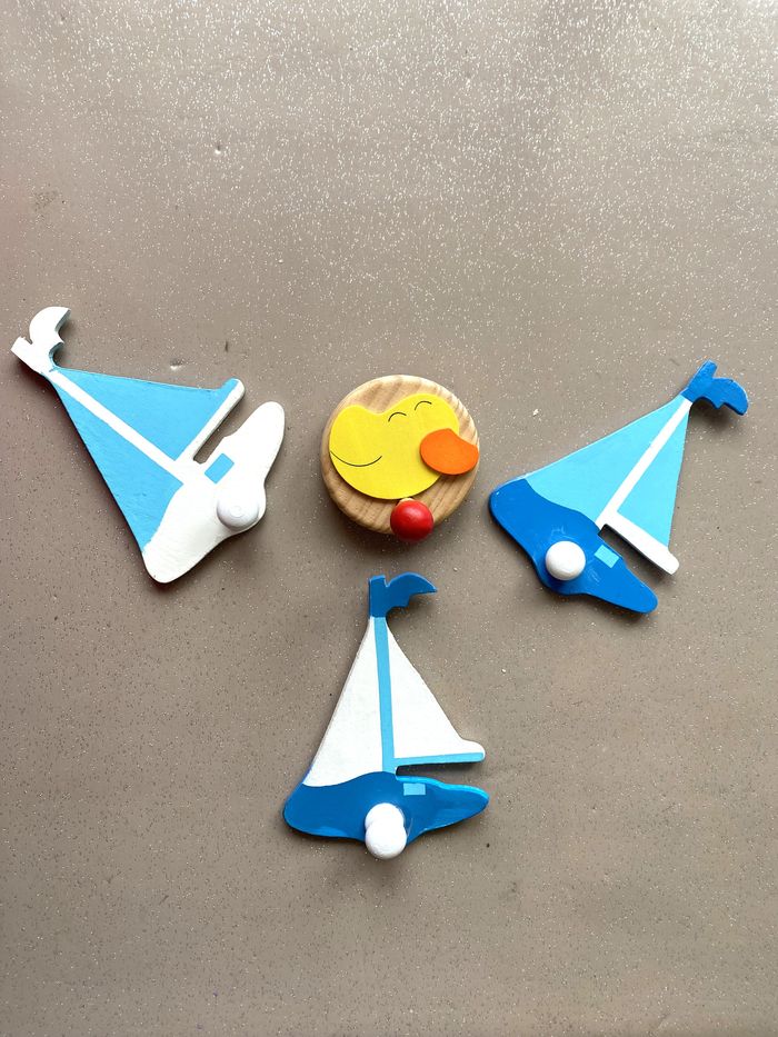 Lot de 4 patères bateaux et chien