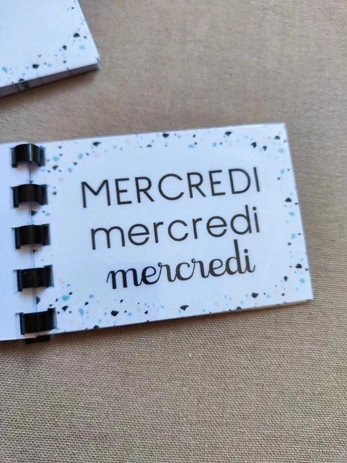 Lot de 2 petits carnets jours et mois de l'année - photo numéro 3