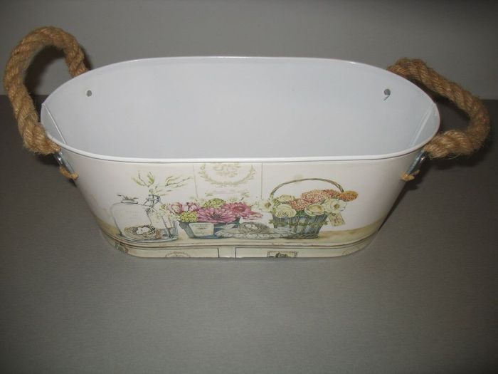 CORBEILLE OVALE EN MÉTAL AVEC POIGNÉE - n°07