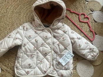 Manteau neuf Kiabi 18 mois - polaire à l’intérieur - beige avec fleur