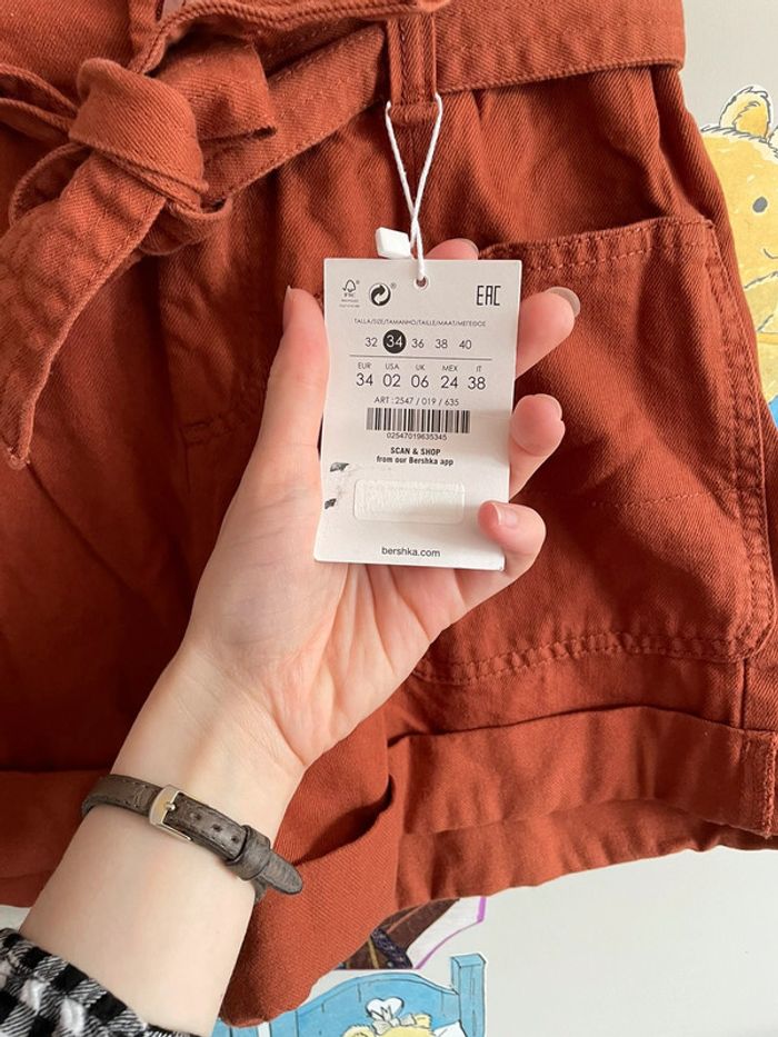 Short marron avec ceinture, taille 34, marque Bershka - photo numéro 3