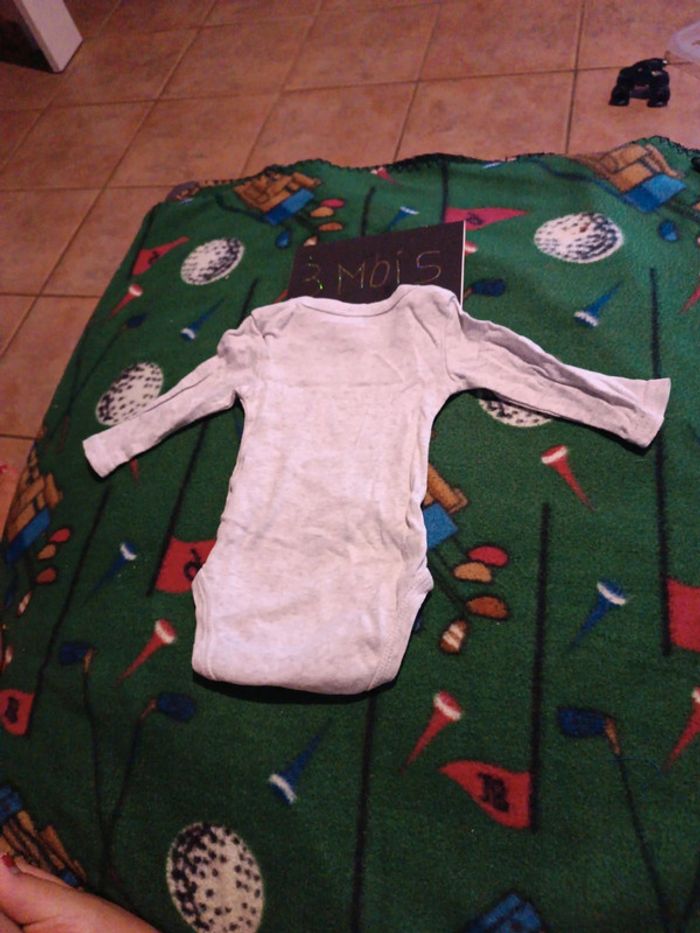 Body garçon 3 MOIS - photo numéro 2