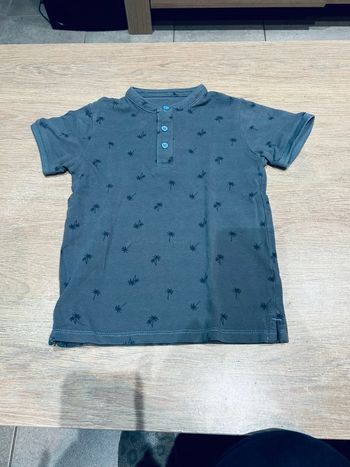 Teeshirt habillé /Polo gris motif palmier 4/5 ans 