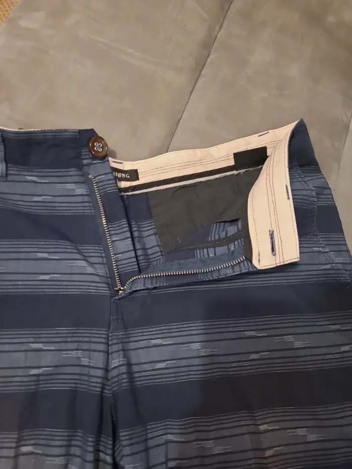 Short billabong taille 32 - photo numéro 3