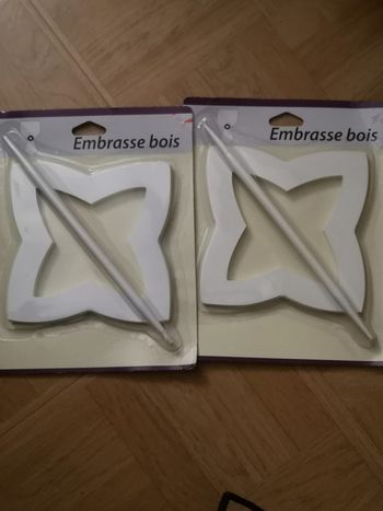  Lot de 2 embrasses en bois blancs neuve