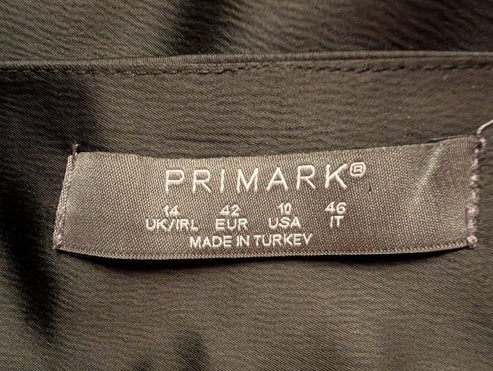 Robe de fête en satin noir avec bretelles strass - photo numéro 7