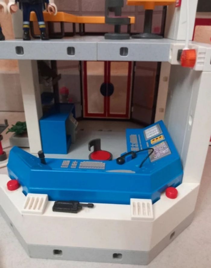 Caserne de pompiers Playmobil 4819 - photo numéro 4