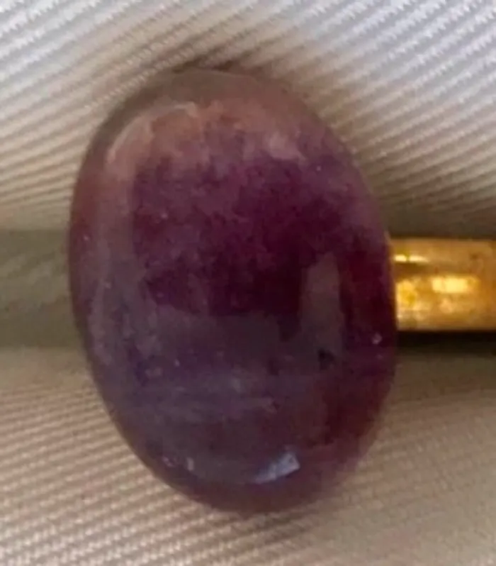 Bague couleur violette foncé, bel effet!