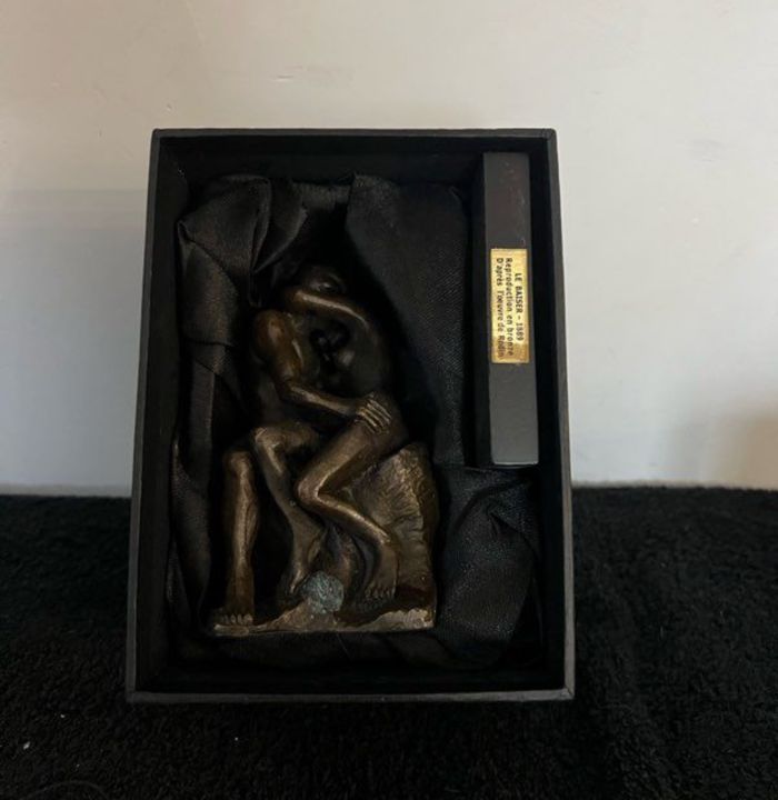 Statue en bronze Le baiser - photo numéro 2