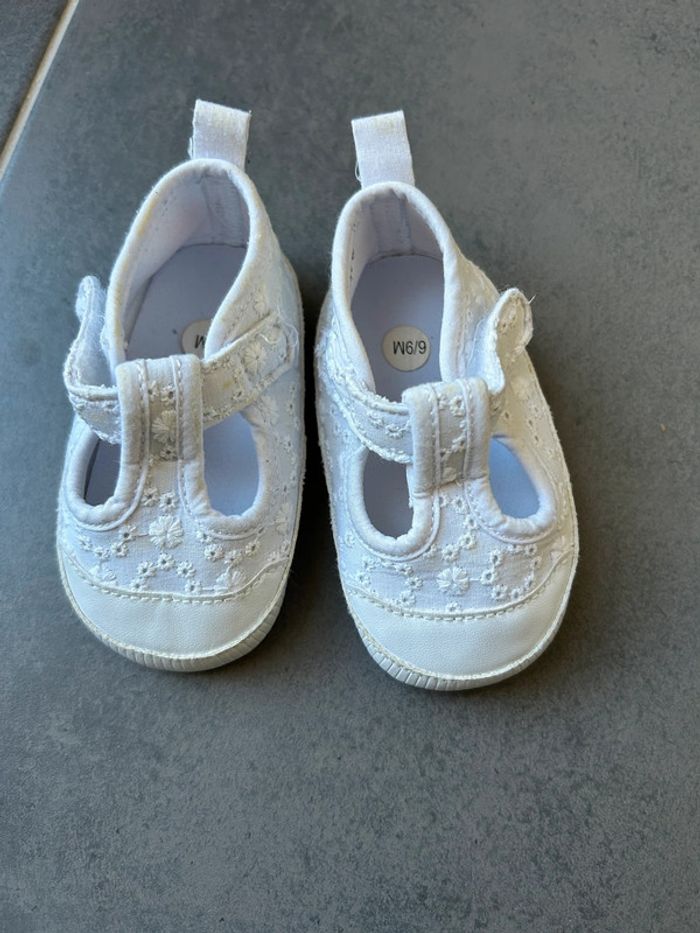 Sandales chaussons esprits baskets broderie anglaise bébé fille Kiabi