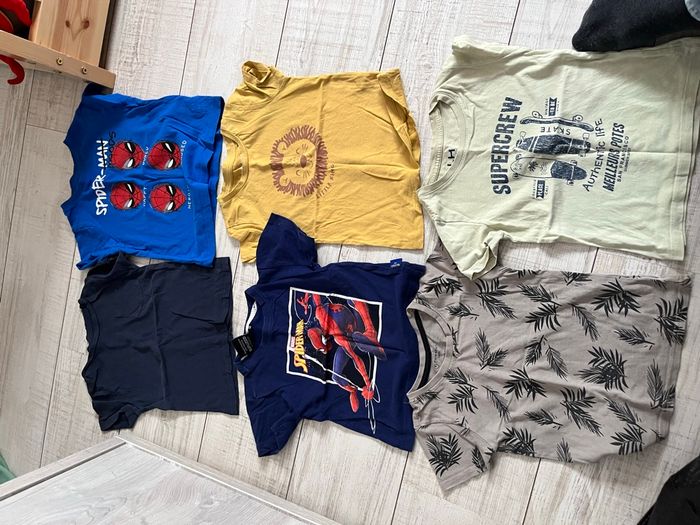 Lot tee shirts