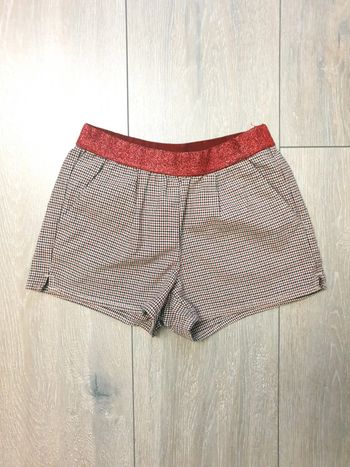 Short léger bordeau rouge et noir. Fille 6ans. Marque Kiabi
