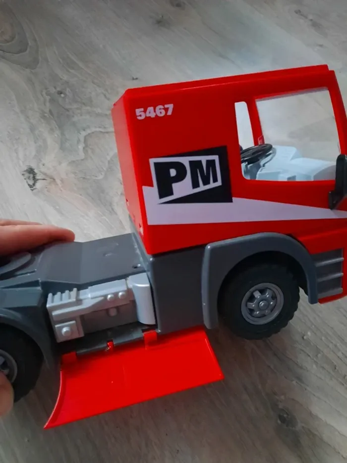 Tracteur routier avec grande remorque 'city action' - photo numéro 4