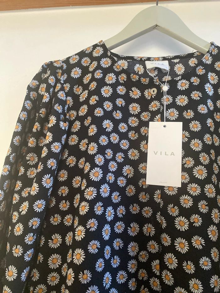 Robe longue Vila motif marguerites taille 34 coupe large Neuve - photo numéro 2