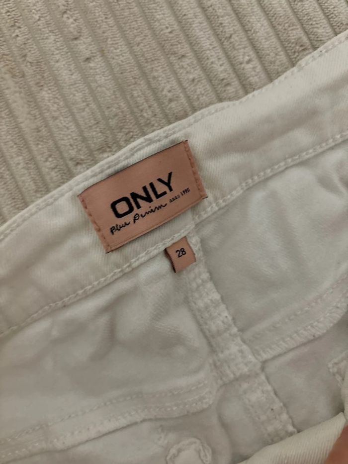 Short blanc a dentelle - photo numéro 2