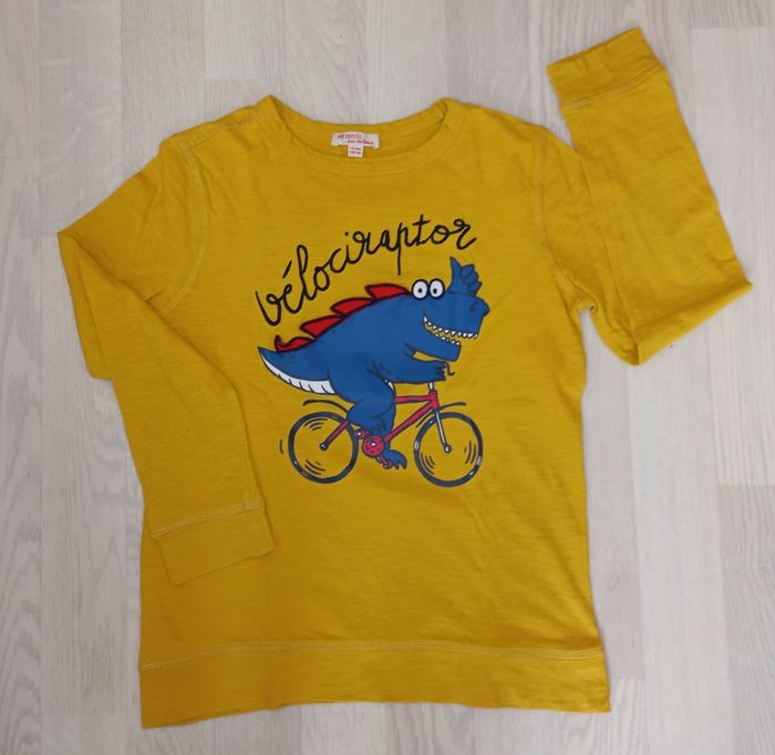 Tee-shirt moutarde motif dinosaure en relief DPAM 
T. 10 ans