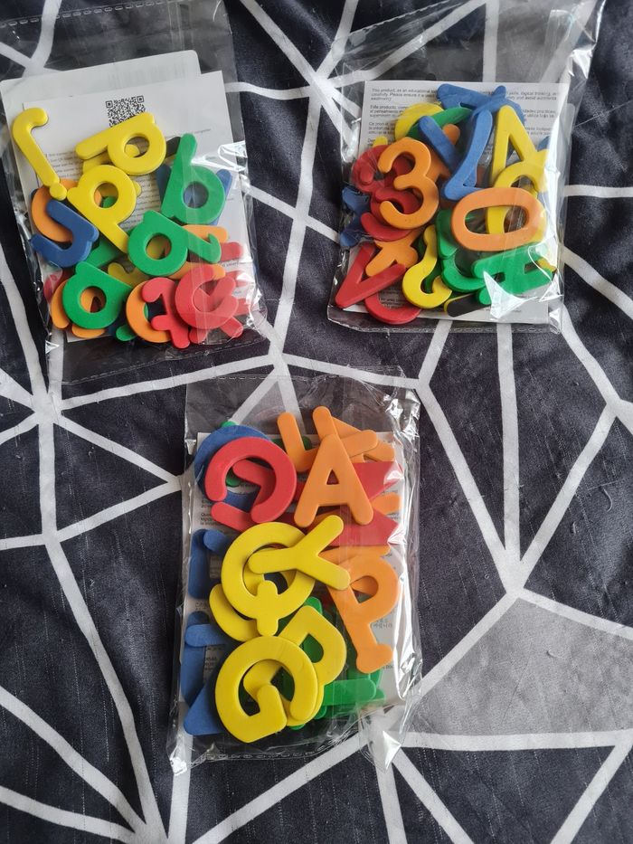 Lettres et chiffres magnétique et éducatif