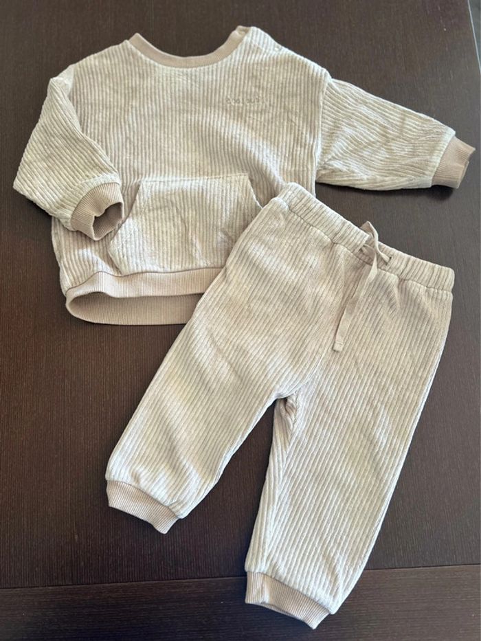 Adorable Conjunto Kiabi 12 Meses - Acanalado Beige y Crudo