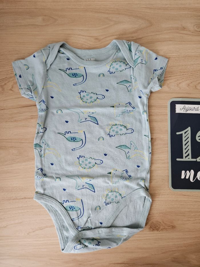 Lot bodie 12 mois - photo numéro 7