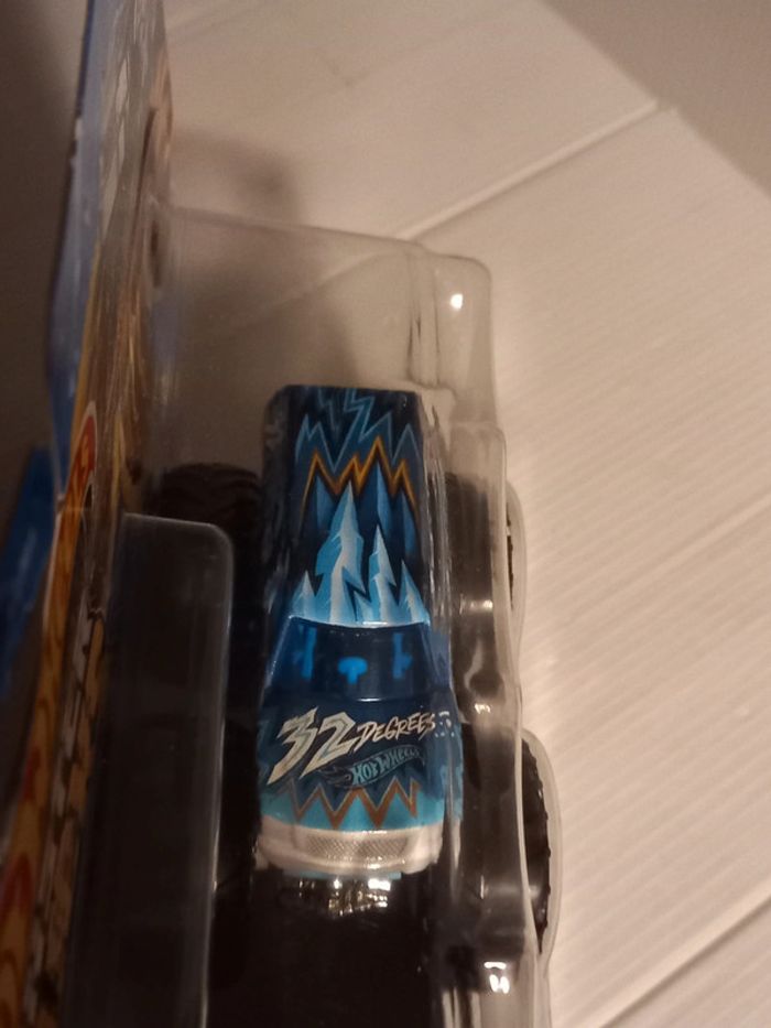 Hotwheel monster truck smash vs degree - photo numéro 5