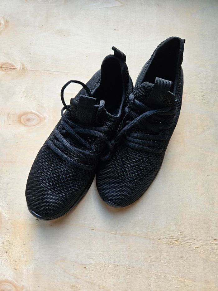 Baskets noires neuves taille 39