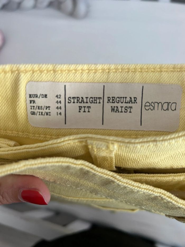 Short jaune - photo numéro 3