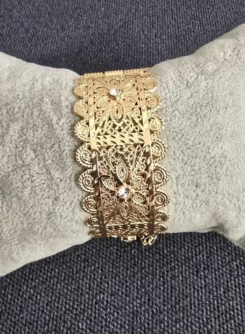 Bracelet manchette oriental motif filigrane pierre blanche plaque or