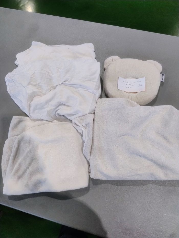 Vends lot 2 drap housse, alaise 120 cm et couverture