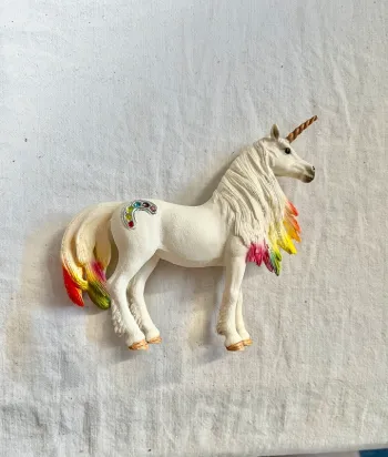 Figurine schleich licorne arc en ciel femelle