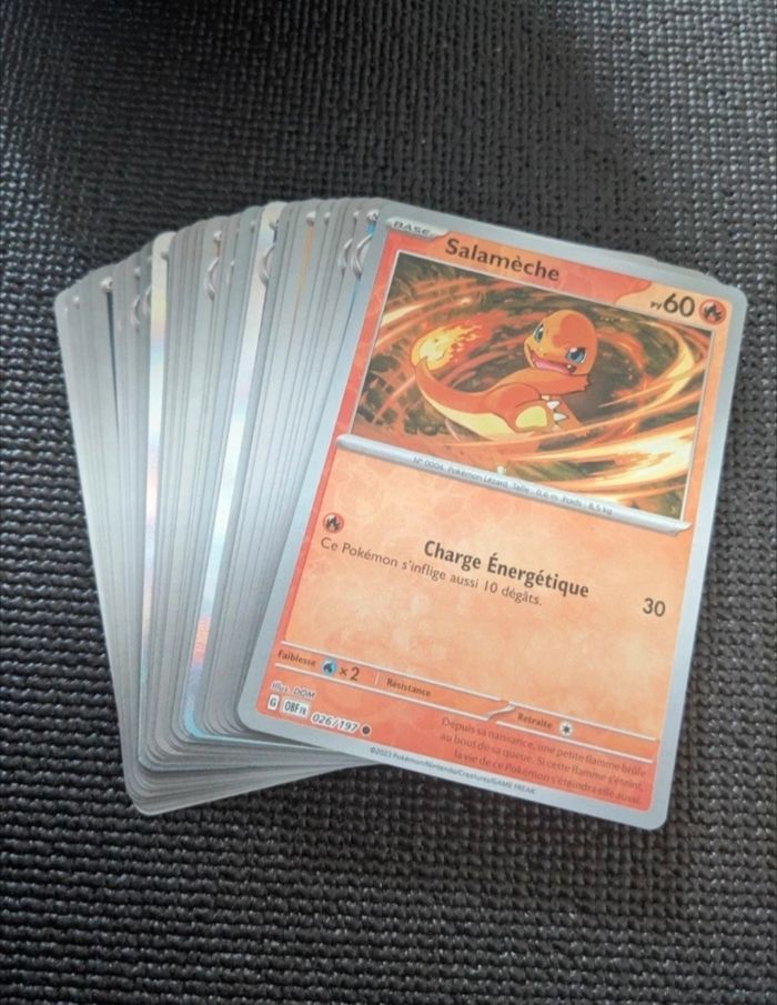 Pokémon pokebox dracaufeu + 30 cartes dont Salamèche et 15 reverses / holo - photo numéro 2