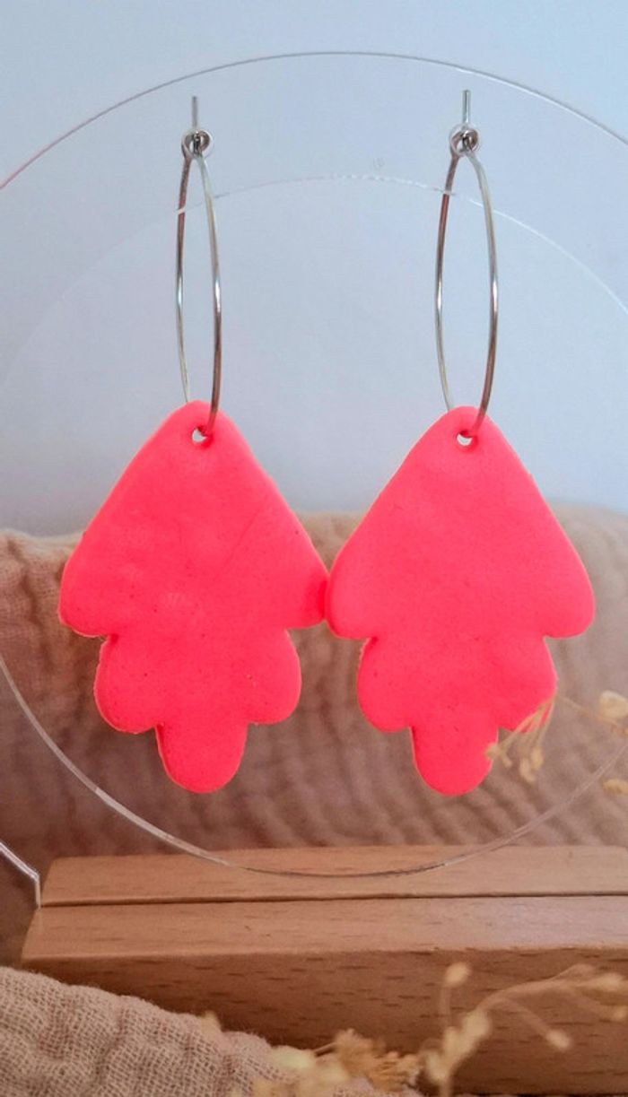 Boucles d’oreilles Feuille Rose Fluo – Création artisanale & unique - neuve 🌿 - photo numéro 2