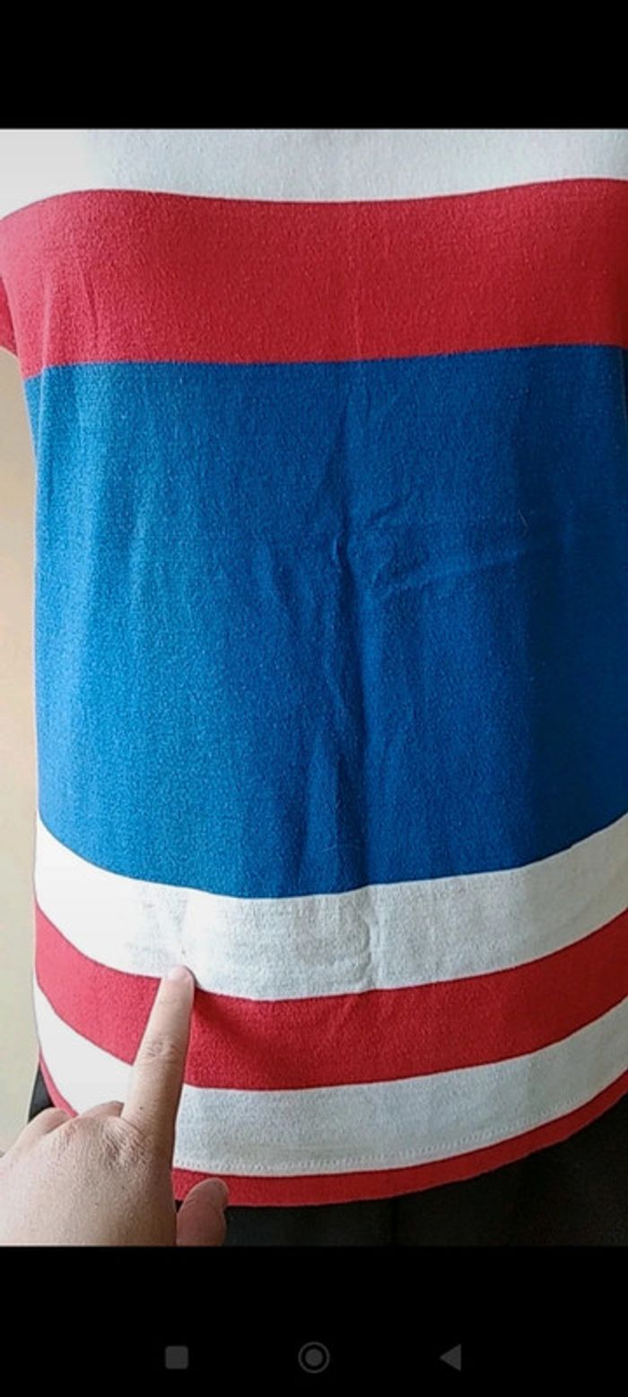 T shirt bleu blanc rouge
Taille 40 - photo numéro 2