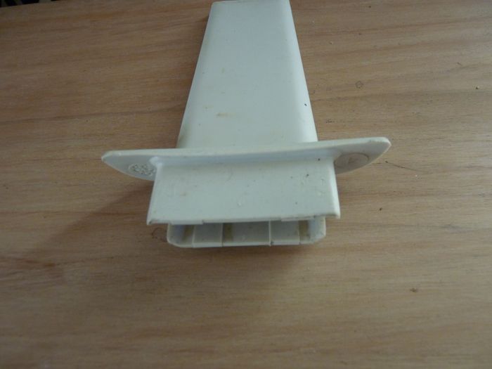 Bosch Accessoire aspirateur à main de table suceur plat tbe blanc