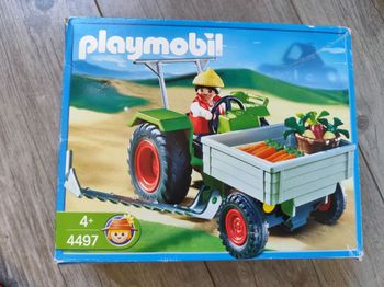Fermier sur un tracteur faucheur playmobil