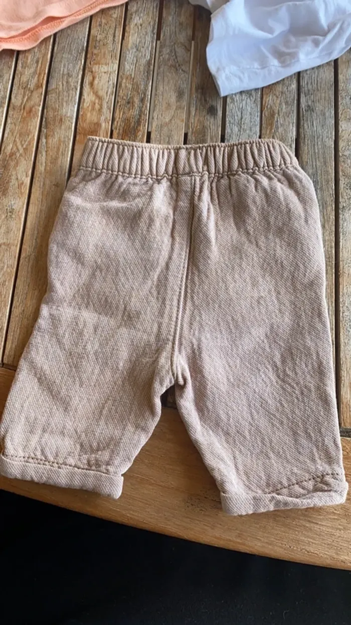 Lot pantalon + t-shirt + polo Kiabi bébé garçon - 1 mois - photo numéro 4