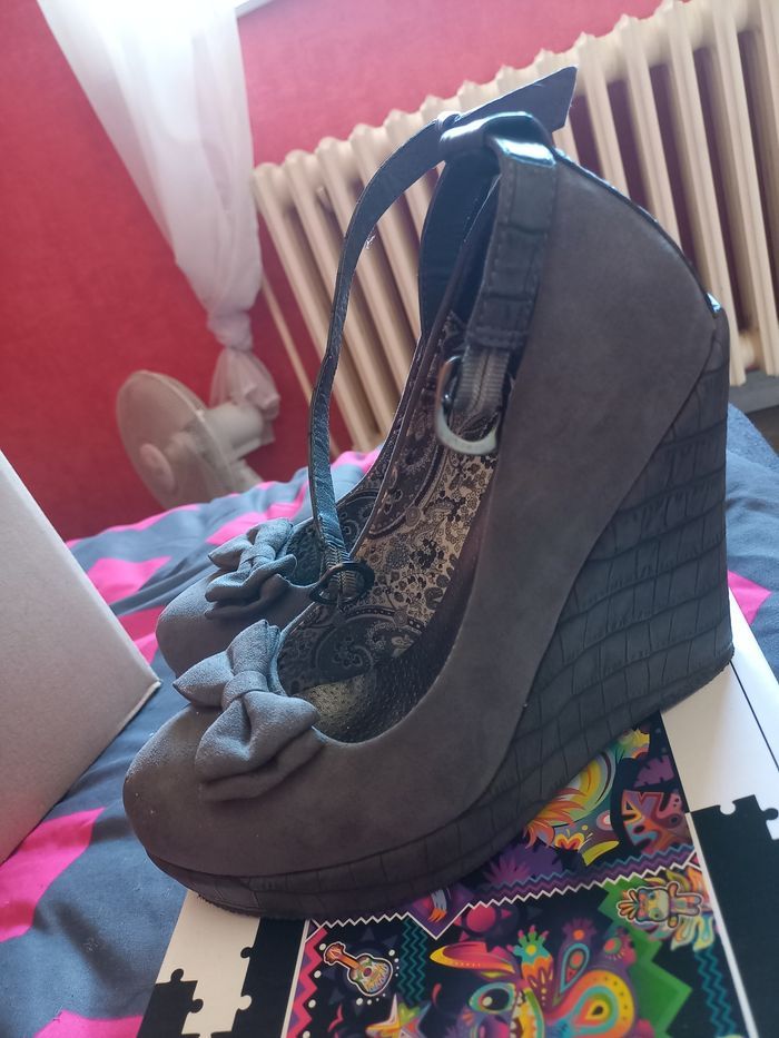 Chaussures compensées