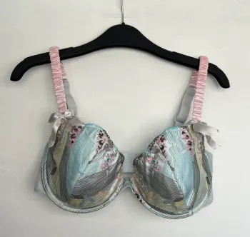 🔹 Soutien-Gorge Classique Charlott – 90D 🔹