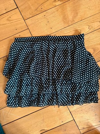 Jupe à pois en très bon état taille 44 tex