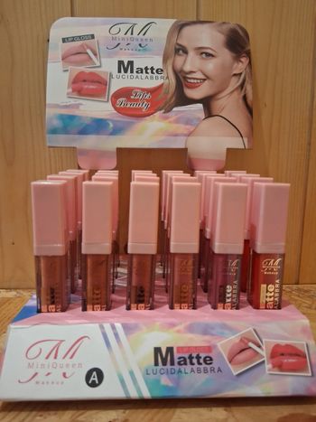 Gloss  matte avec miroir et lumière  miniqueen 3e 