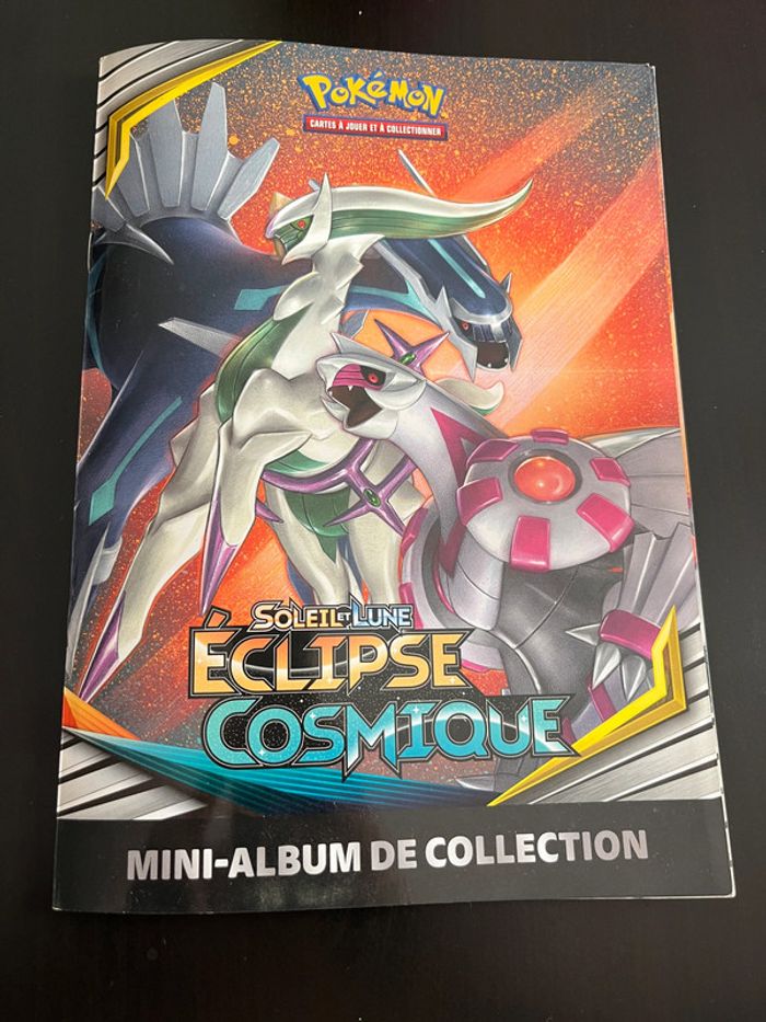 Livre – Mini-album de collection Pokémon.